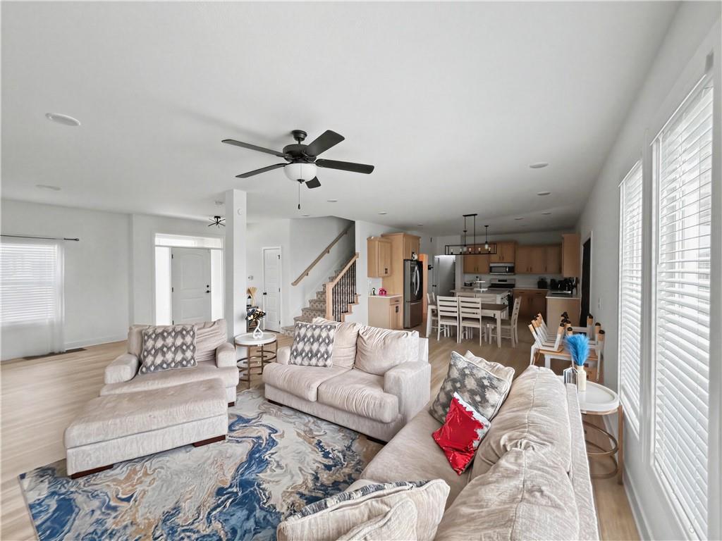 Photo 4 of 416 SW Nelson Drive
