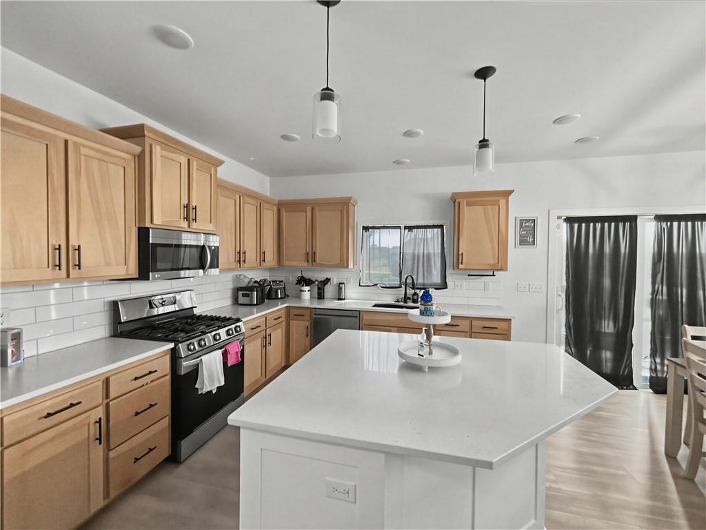 Photo 7 of 416 SW Nelson Drive