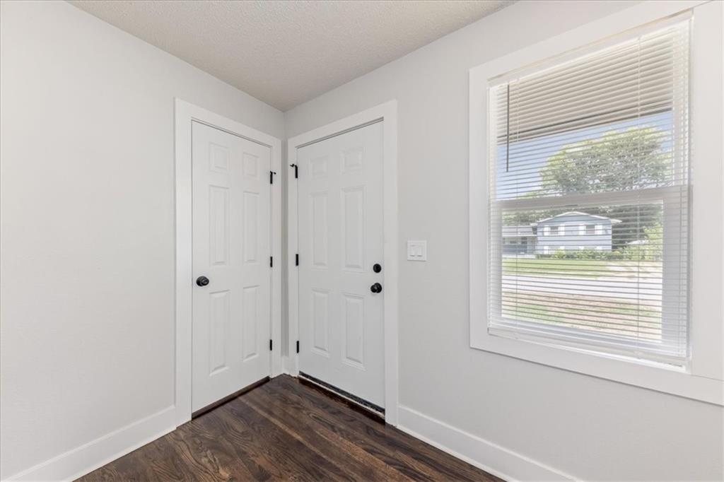 Photo 2 of 4213 Hardesty Avenue