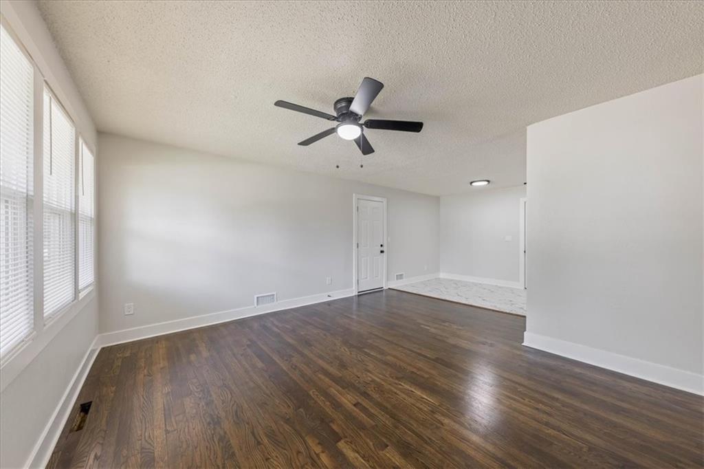 Photo 3 of 4213 Hardesty Avenue