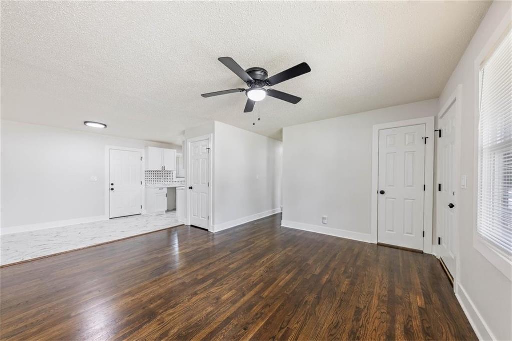 Photo 4 of 4213 Hardesty Avenue