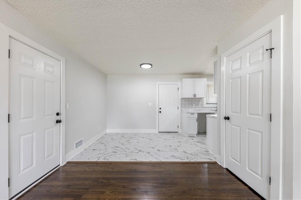 Photo 5 of 4213 Hardesty Avenue