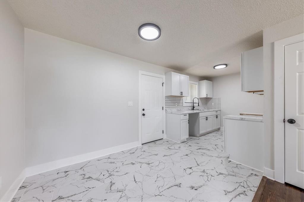 Photo 6 of 4213 Hardesty Avenue