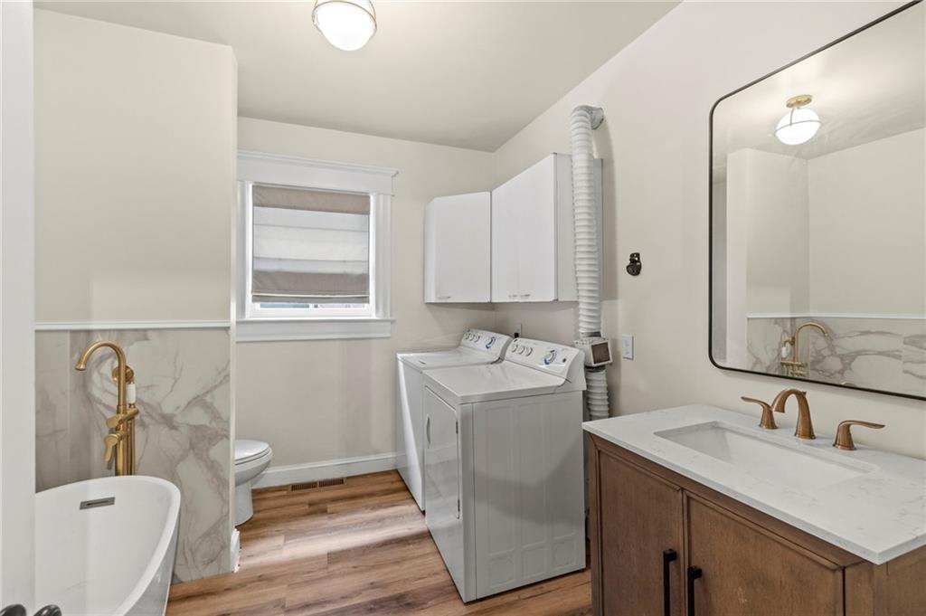 Photo 4 of 3027 Charlotte Street