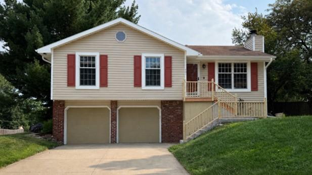 Photo of 501 Sharon Drive in Liberty, MO