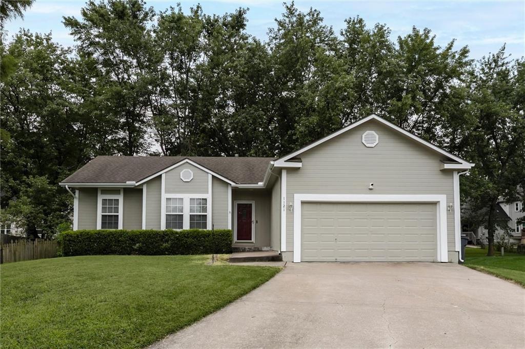 Photo of 1121 E Frontier Drive