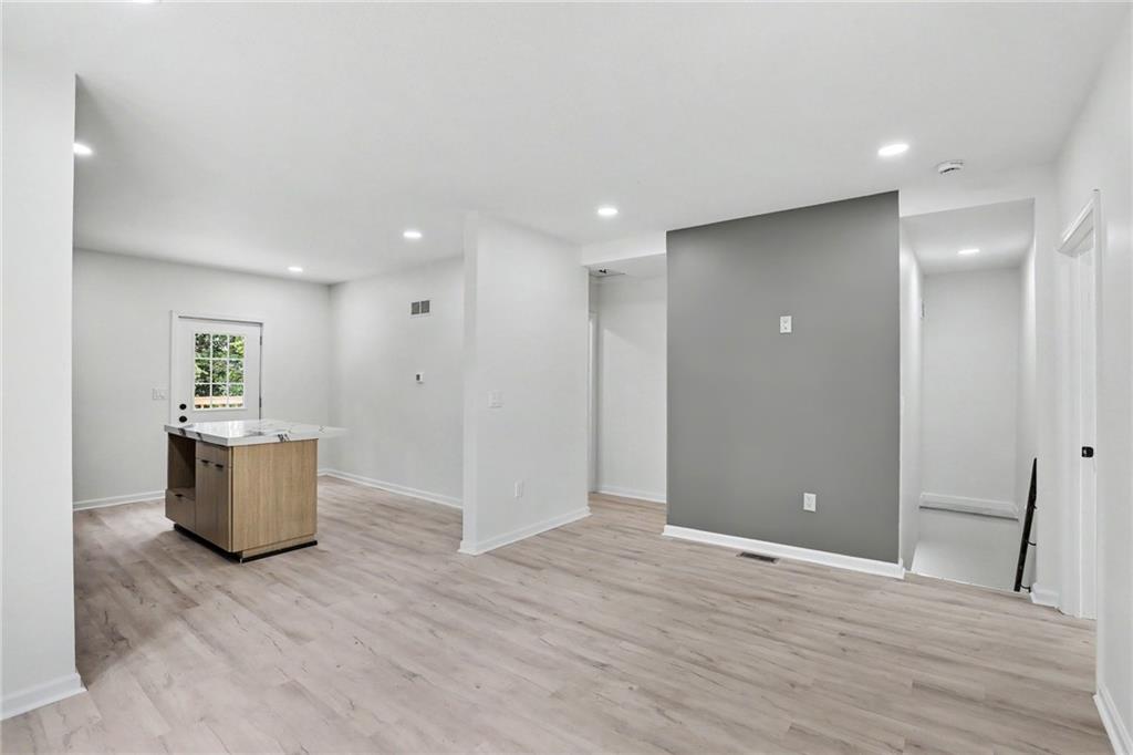 Photo 5 of 302 S Boeke Street