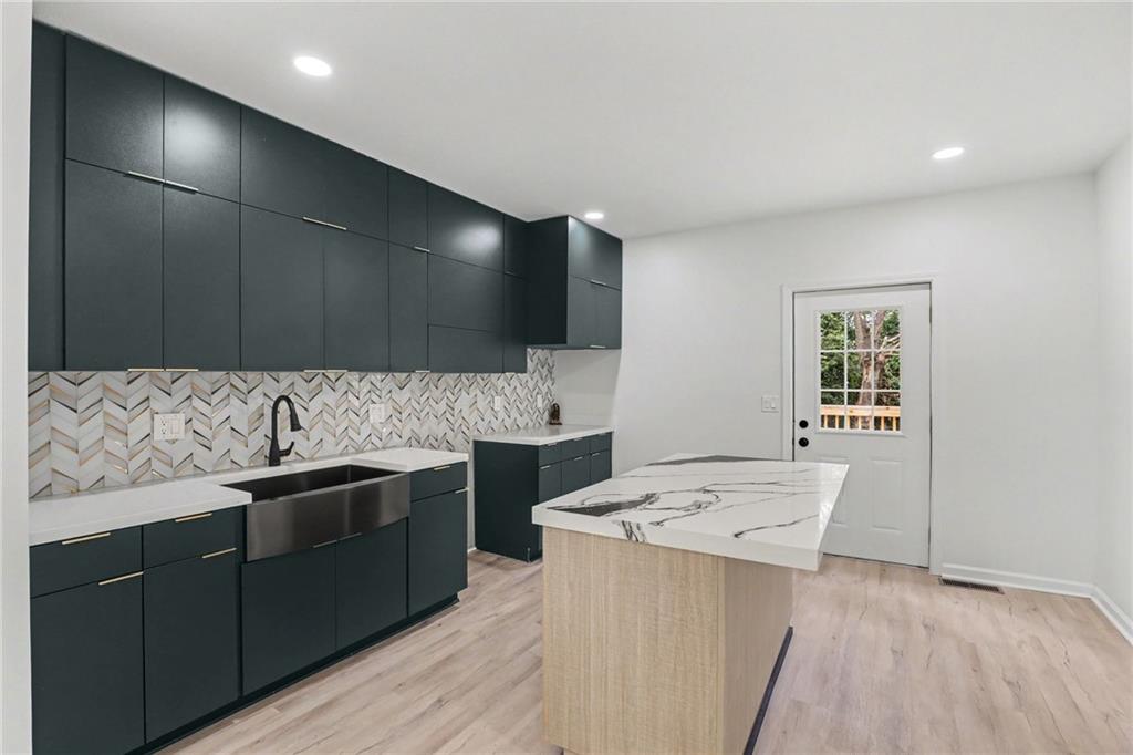 Photo 6 of 302 S Boeke Street