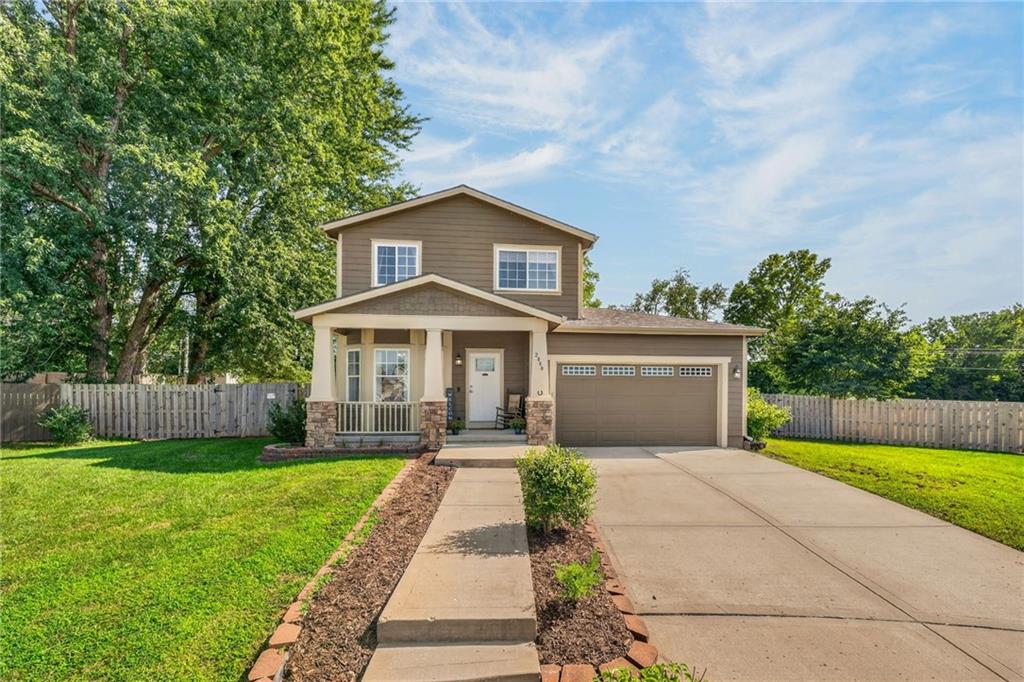 Photo 4 of 2000 Riverstone Drive