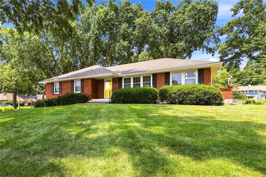 Photo 2 of 1701 Willow Circle