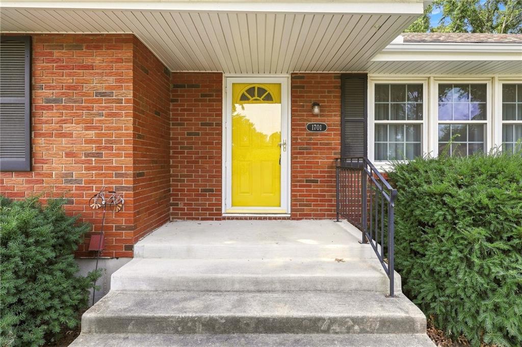 Photo 4 of 1701 Willow Circle
