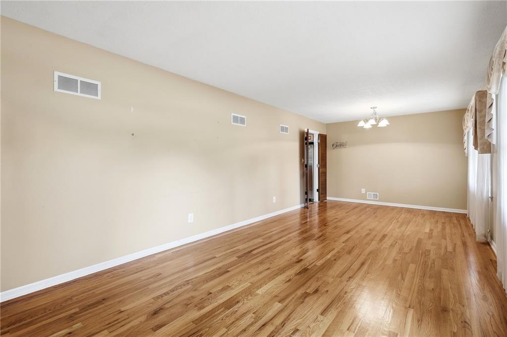Photo 6 of 1701 Willow Circle