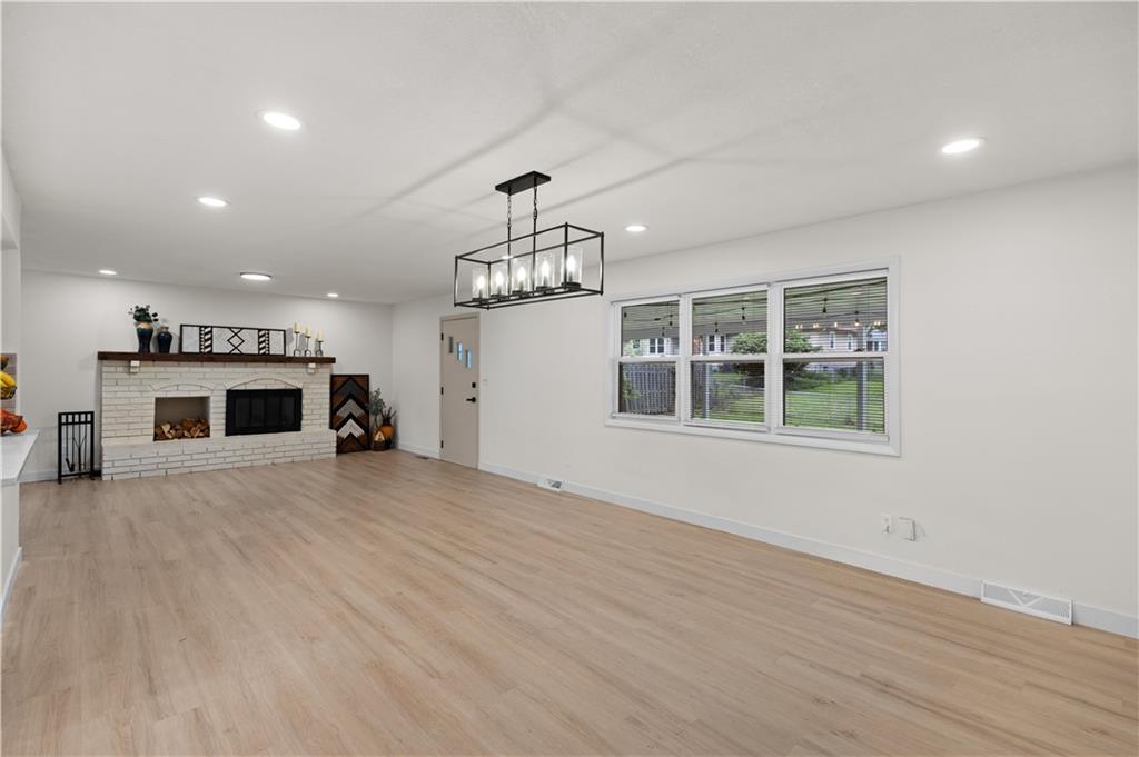 Photo 4 of 2914 N 79th Terrace