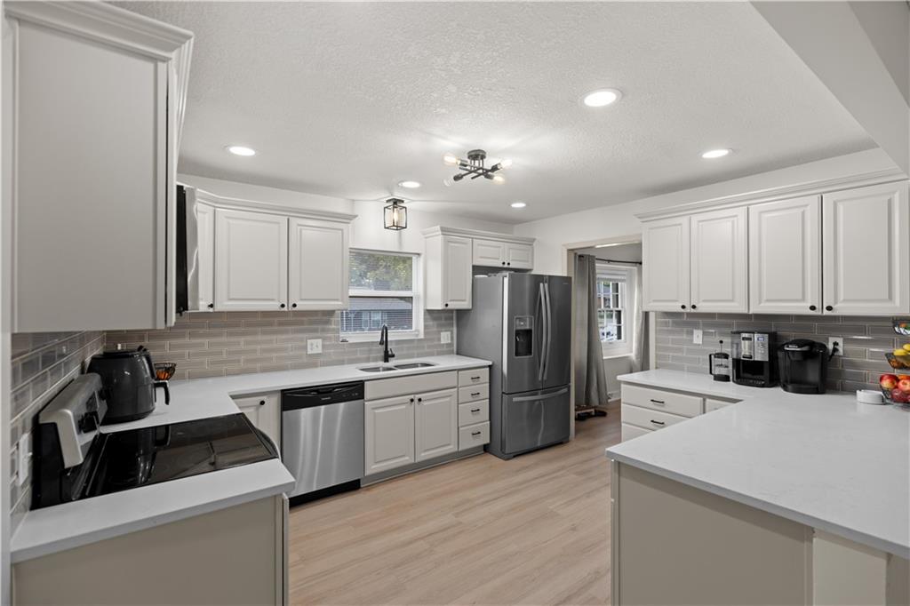 Photo 5 of 2914 N 79th Terrace