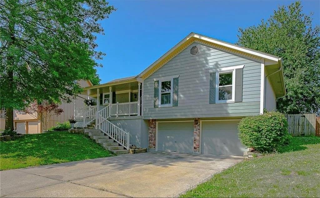 Photo of 2121 NW Hidden Pointe Court in Blue Springs, MO