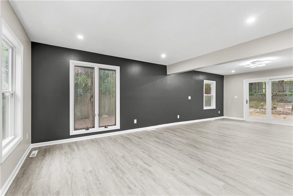 Photo 3 of 7232 N Monroe Avenue