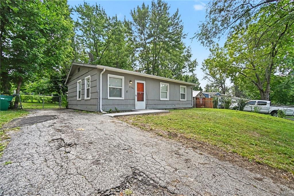 Photo 3 of 2701 S 48TH Terrace