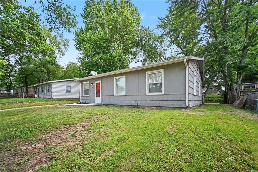 Photo 4 of 2701 S 48TH Terrace