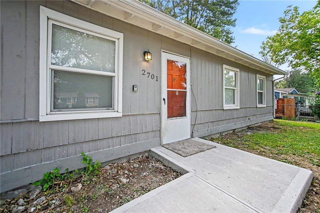Photo 5 of 2701 S 48TH Terrace