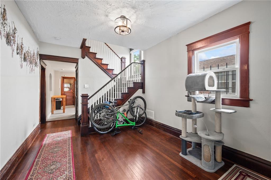 Photo 4 of 3905 Saint John Avenue