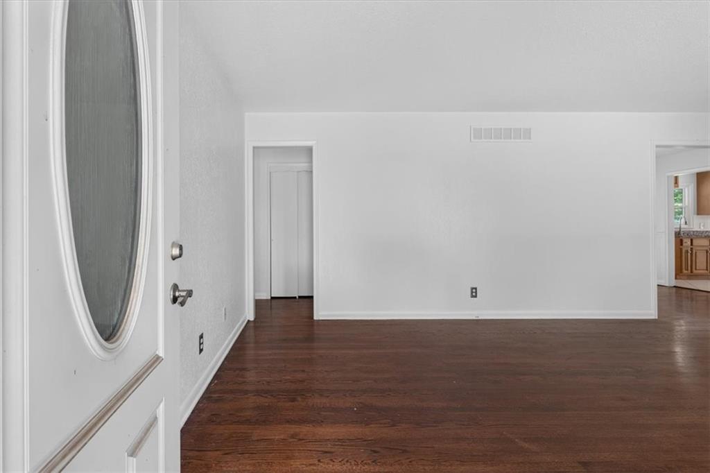 Photo 7 of 7726 EVERETT Avenue