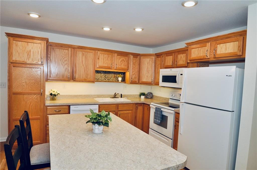 Photo 6 of 2651 NW Barry Road #301