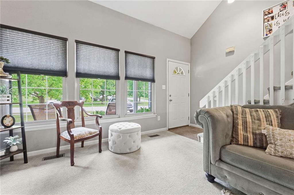Photo 4 of 203 W Foxwood Drive