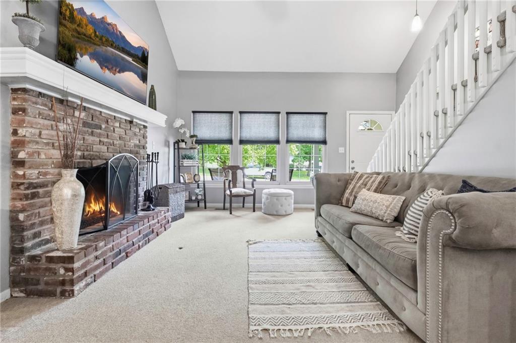 Photo 5 of 203 W Foxwood Drive