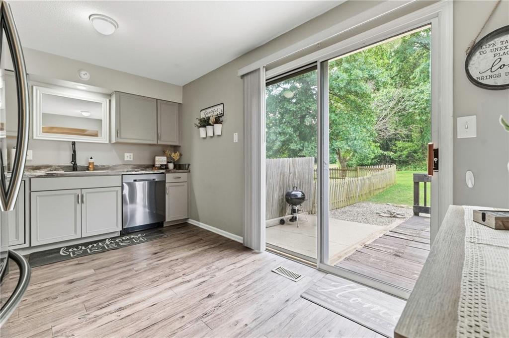 Photo 7 of 203 W Foxwood Drive