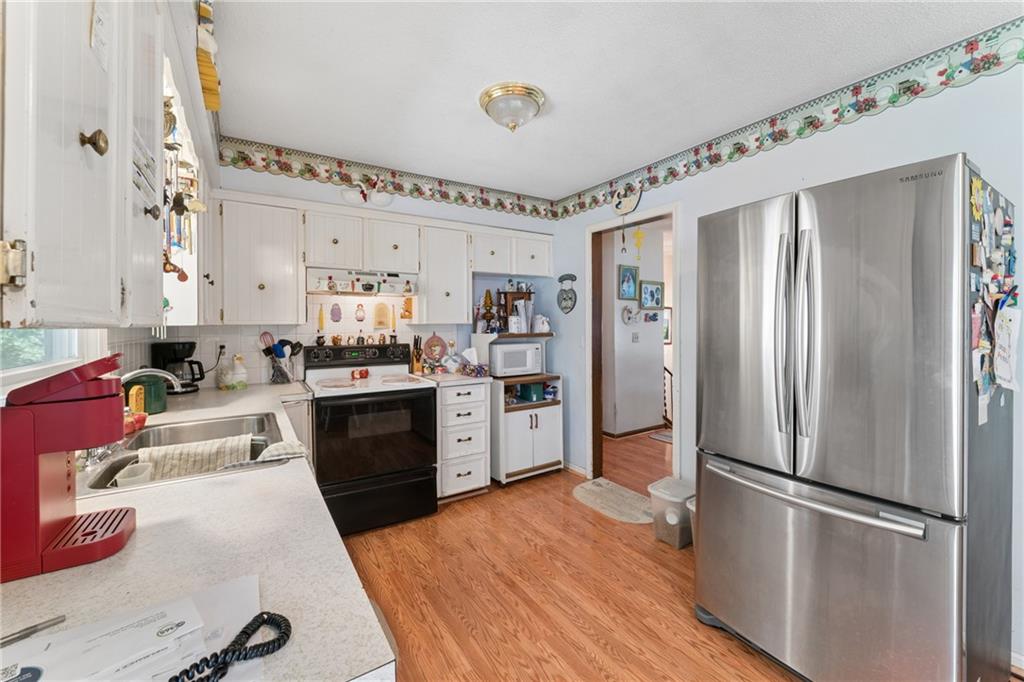 Photo 4 of 9812 Hillcrest Road