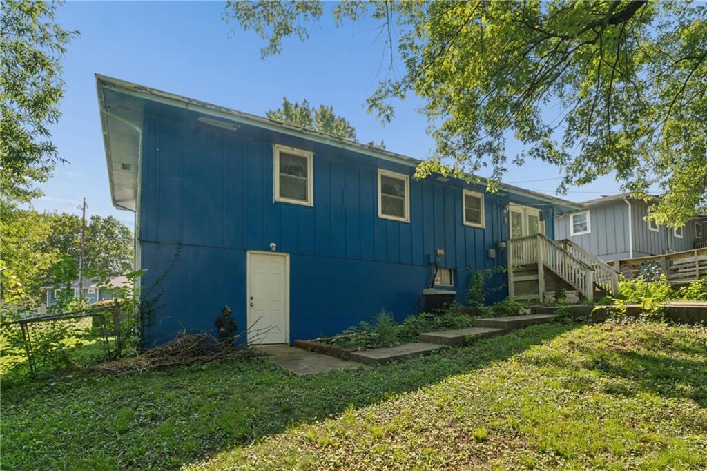 Photo 6 of 9812 Hillcrest Road