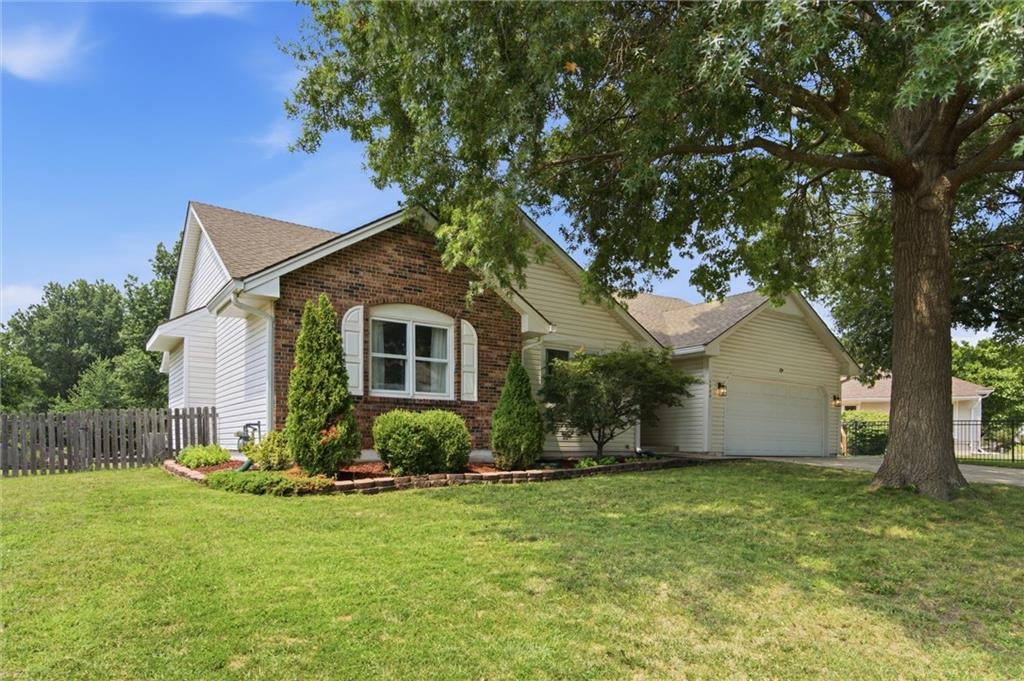 Photo 3 of 1500 Yorkshire Drive