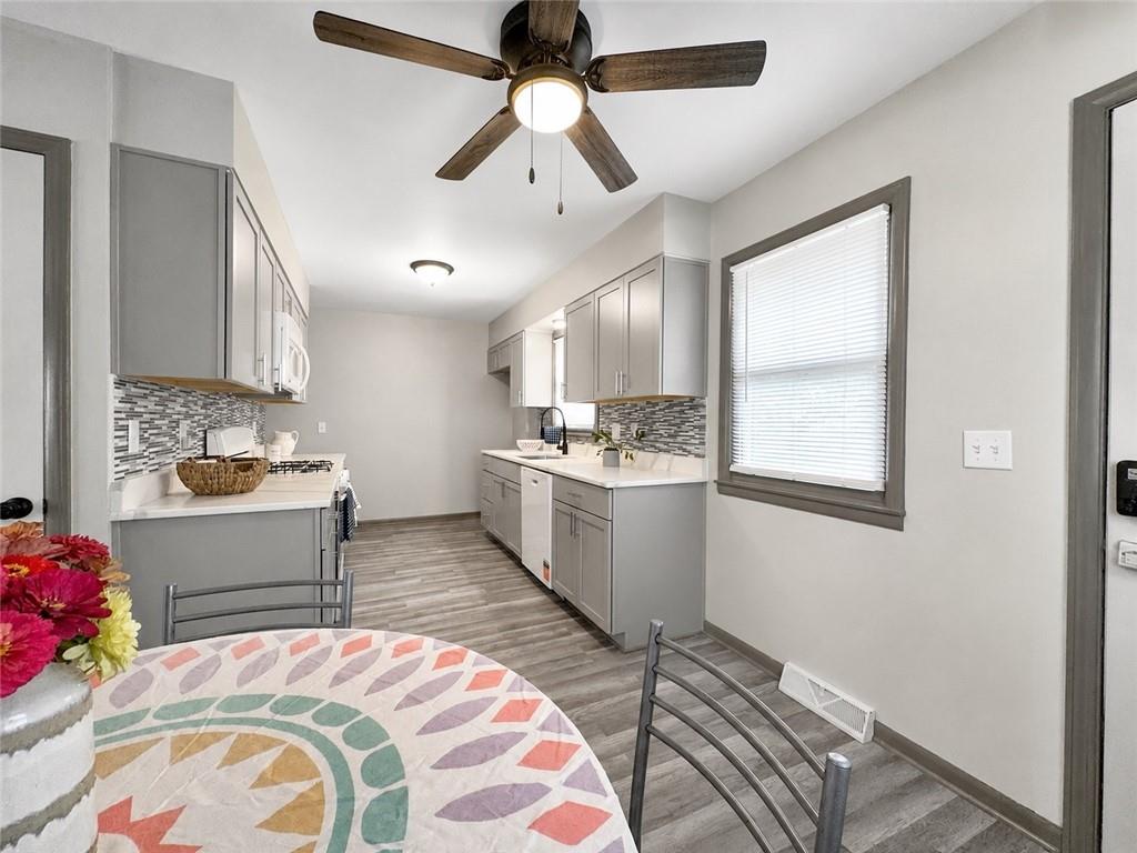 Photo 4 of 4202 N Bellefontaine Avenue