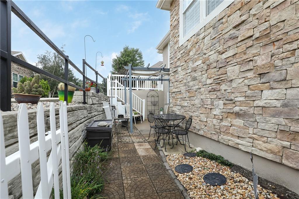 Photo 5 of 11575 S Bell Court Drive #103