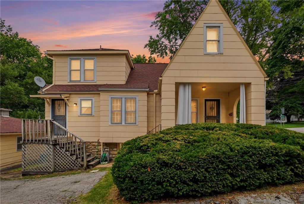 Photo 4 of 3418 Everett Avenue