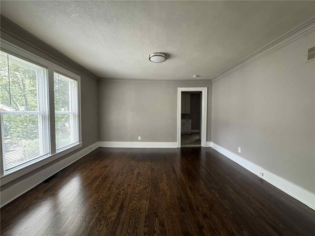 Photo 4 of 1836 Freeman Avenue
