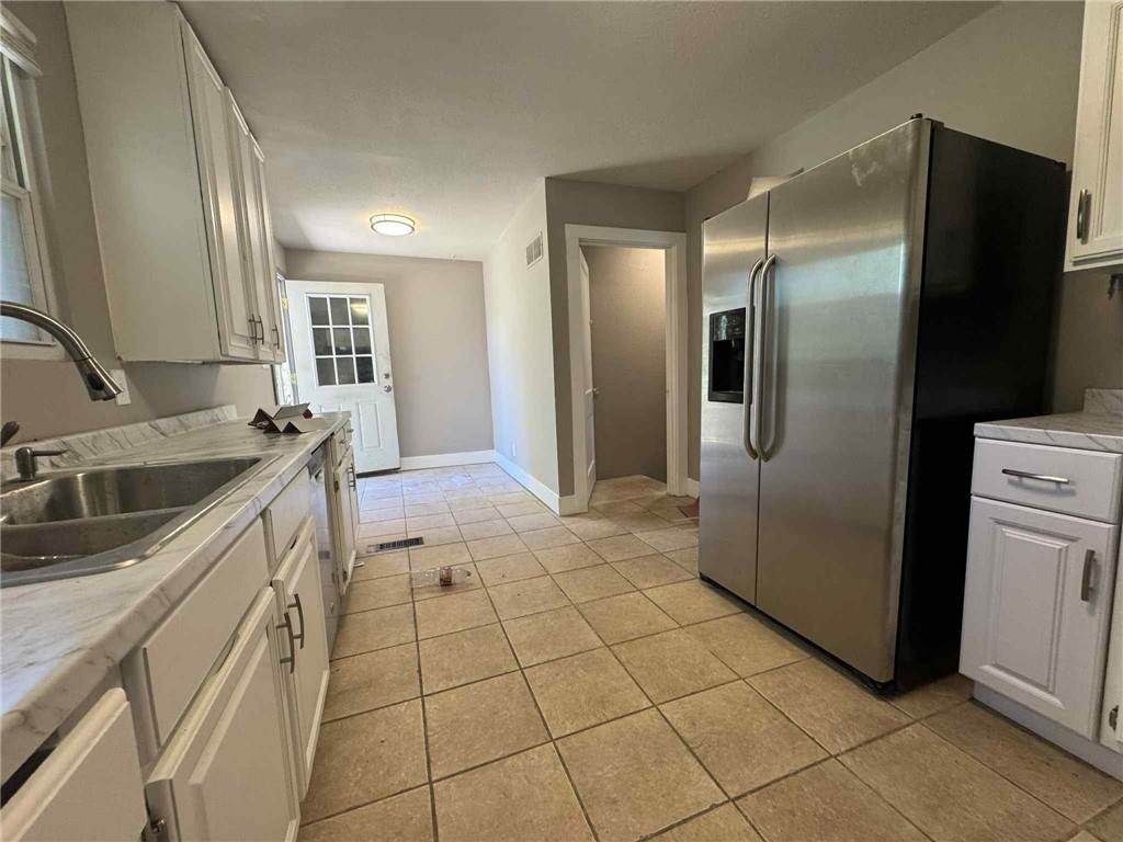 Photo 6 of 1836 Freeman Avenue