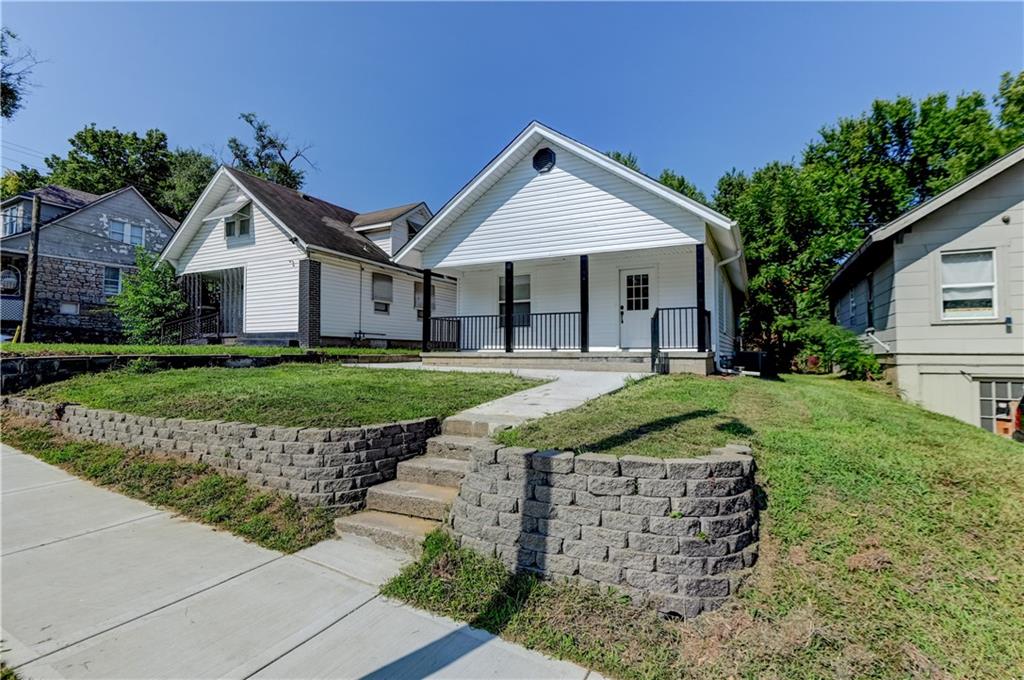 Photo 2 of 1540 Poplar Avenue