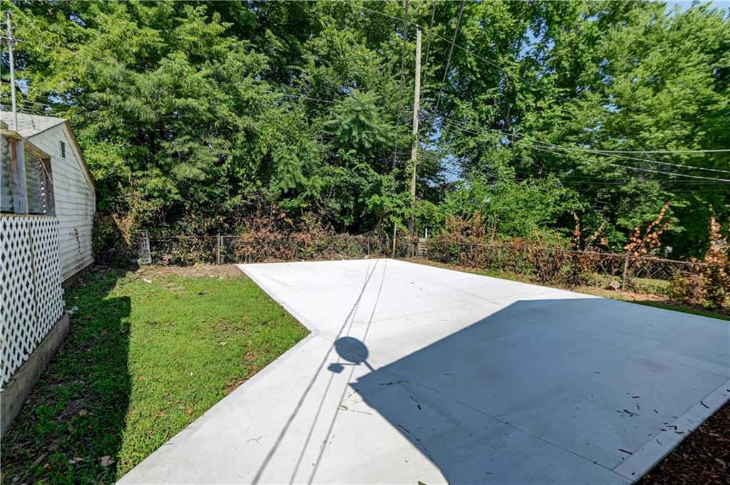 Photo 5 of 1540 Poplar Avenue