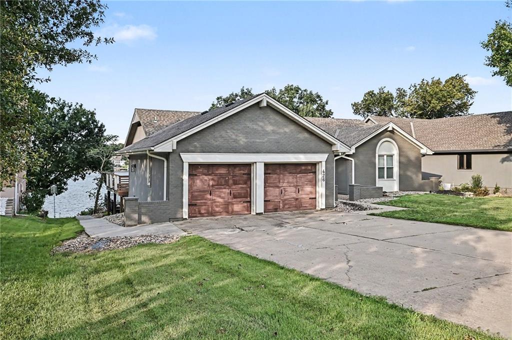 Photo 4 of 426 N Winnebago Drive