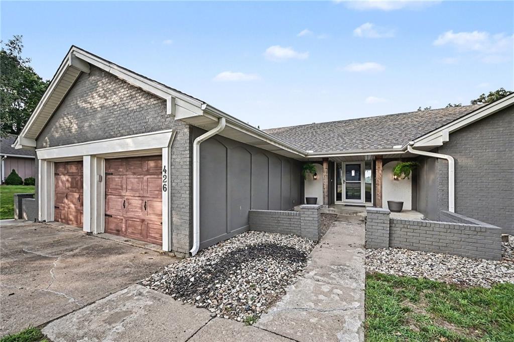 Photo 5 of 426 N Winnebago Drive