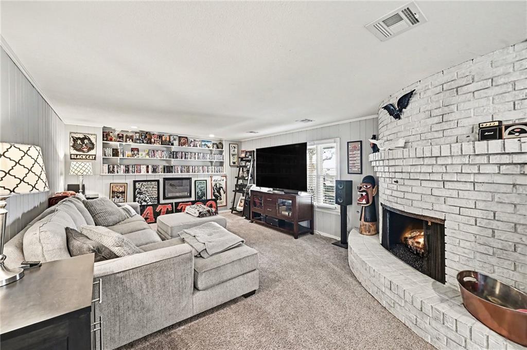 Photo 6 of 426 N Winnebago Drive