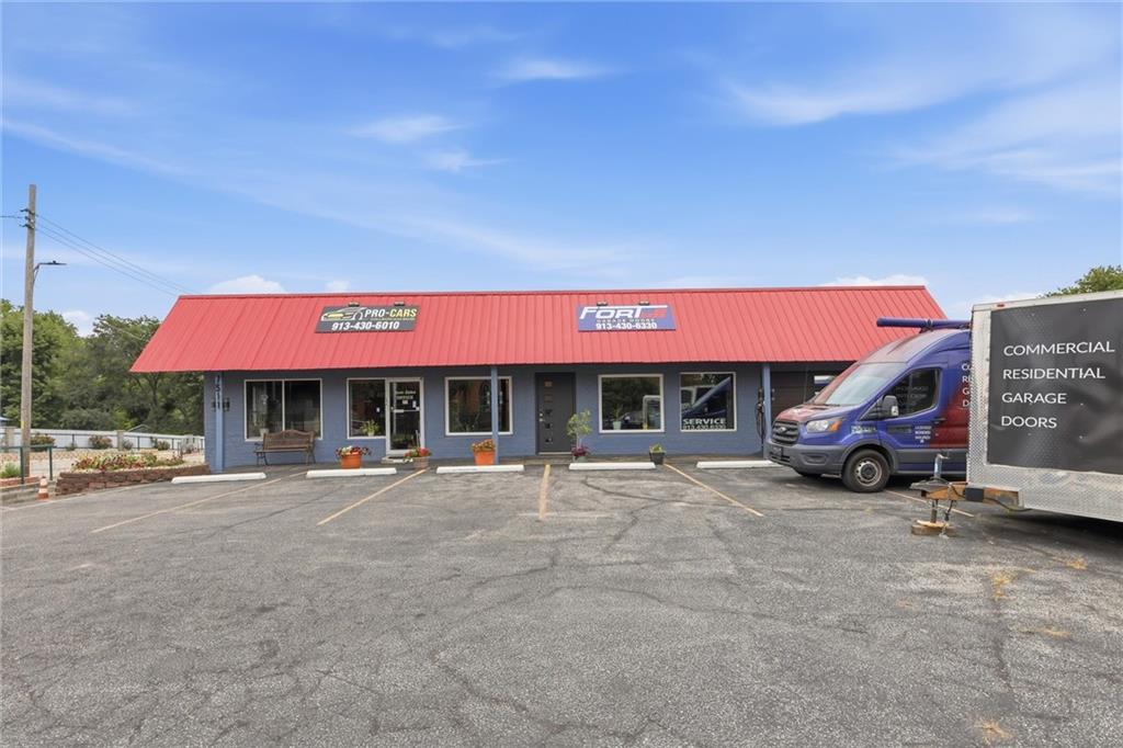 Photo of 7511 LEAVENWORTH Road