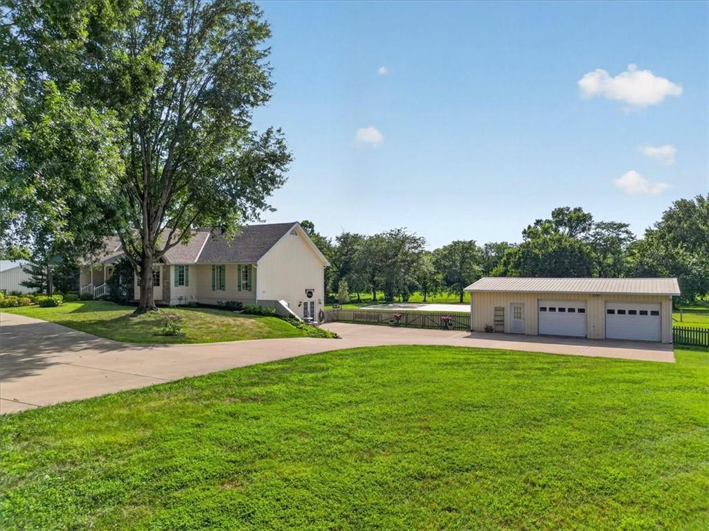Photo 2 of 3216 S Bellechase Drive