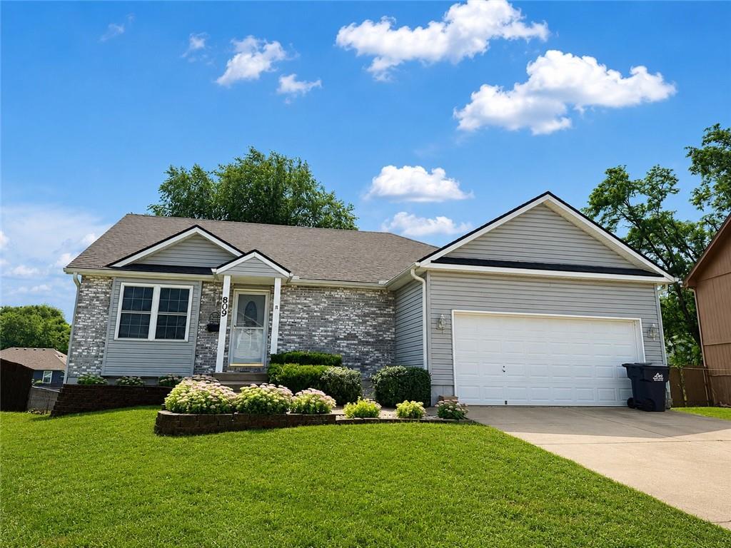 Photo of 809 SW Graystone Drive