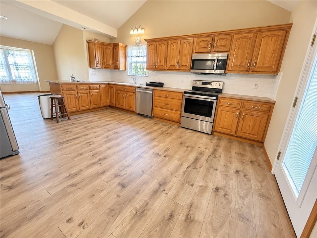 Photo 3 of 809 SW Graystone Drive