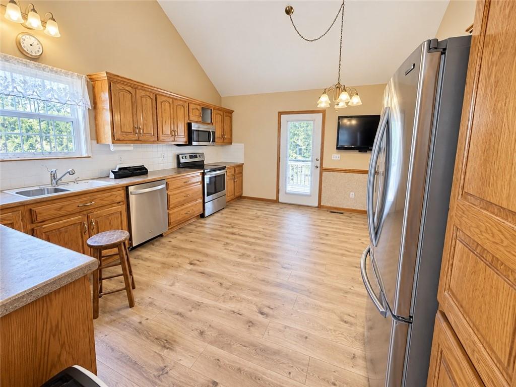 Photo 4 of 809 SW Graystone Drive