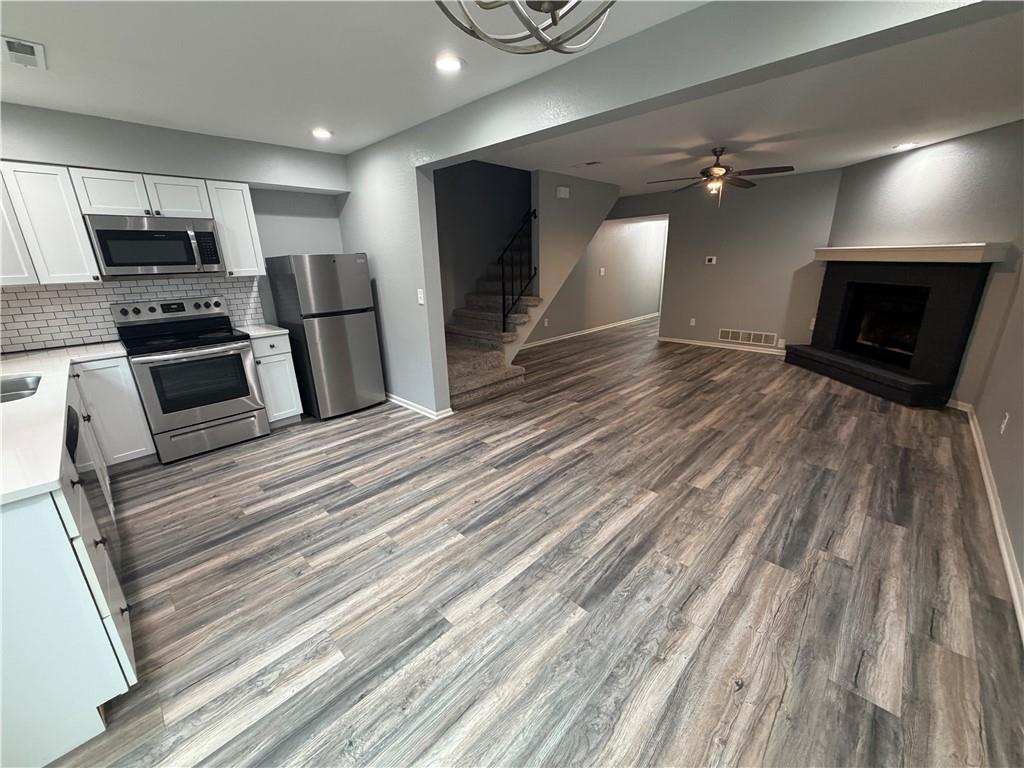 Photo 4 of 113 NE Greystone Drive
