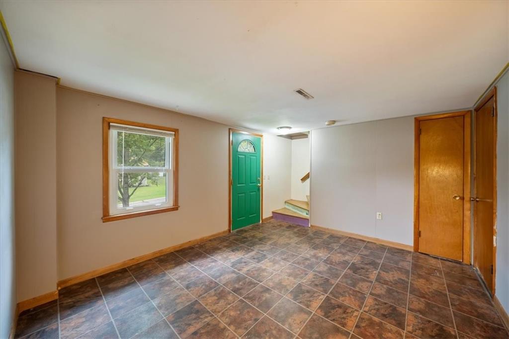 Photo 3 of 127 Collette Street