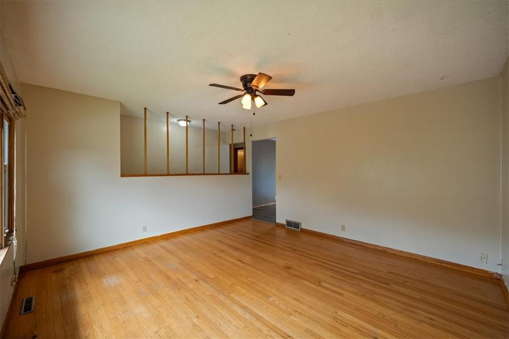 Photo 6 of 127 Collette Street